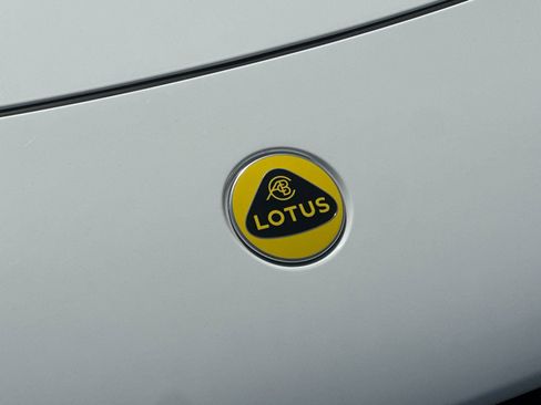Used 2025 Lotus Emira RWD image 29