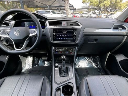 Certified 2023 Volkswagen Tiguan SE w/ Panoramic Sunroof Package image 16