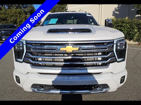 Used 2024 Chevrolet Silverado 3500 High Country w/ High Country Premium Package AWD/4WD image 3