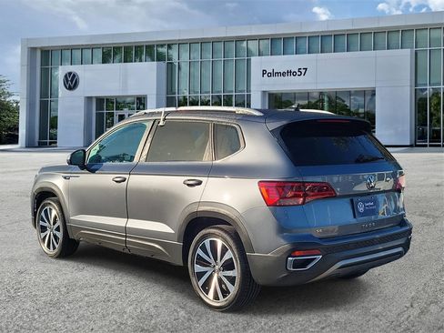 Certified 2022 Volkswagen Taos SE image 6