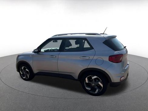 Used 2025 Hyundai Venue SEL FWD image 11