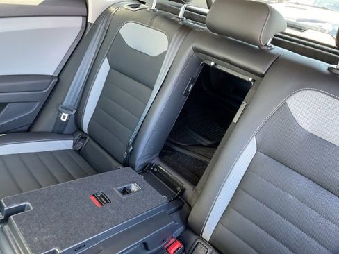 Used 2022 Volkswagen Taos SEL image 30