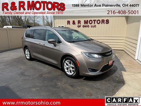 Used 2017 Chrysler Pacifica Touring-L Plus image 1
