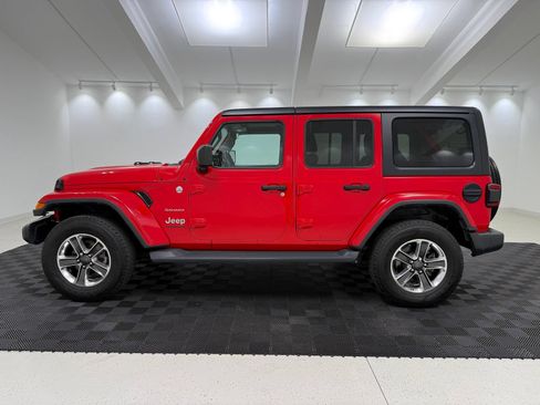 Used 2018 Jeep Wrangler Unlimited Sahara AWD/4WD image 4