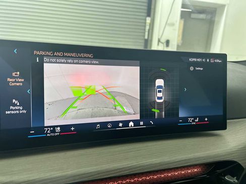 Used 2025 BMW 330i xDrive Sedan w/ Convenience Package image 24