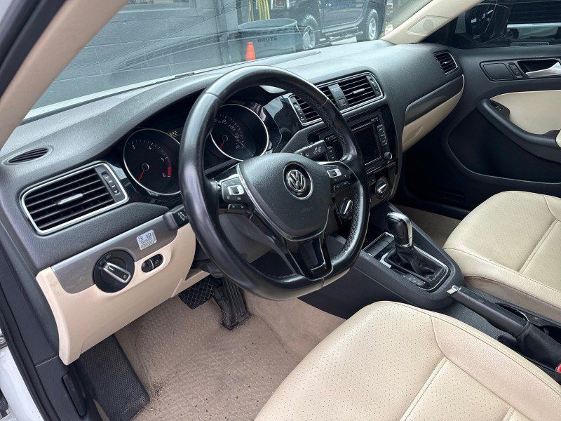 Used 2015 Volkswagen Jetta TDI SE FWD image 6