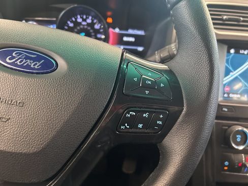 Used 2017 Ford Explorer XLT w/ Equipment Group 202A AWD/4WD image 23