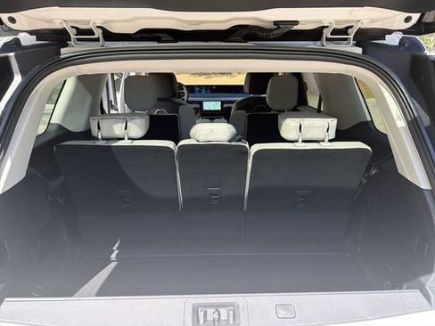 New 2026 Lincoln Navigator Premiere AWD/4WD image 25