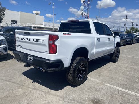 Used 2022 Chevrolet Silverado 1500 LT Trail Boss w/ LT Trail Boss Premium Package AWD/4WD image 9