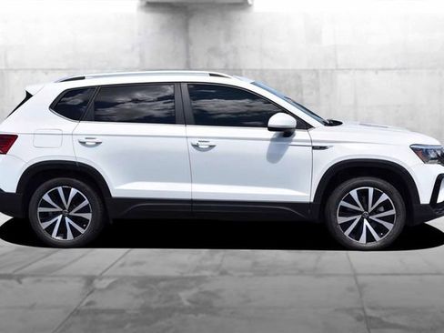 Certified 2023 Volkswagen Taos SE w/ Panoramic Sunroof Package AWD/4WD image 5