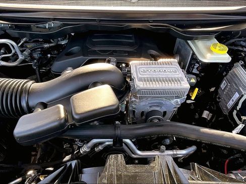 Used 2022 Jeep Wagoneer Series III w/ Flexible Seating Group image 9