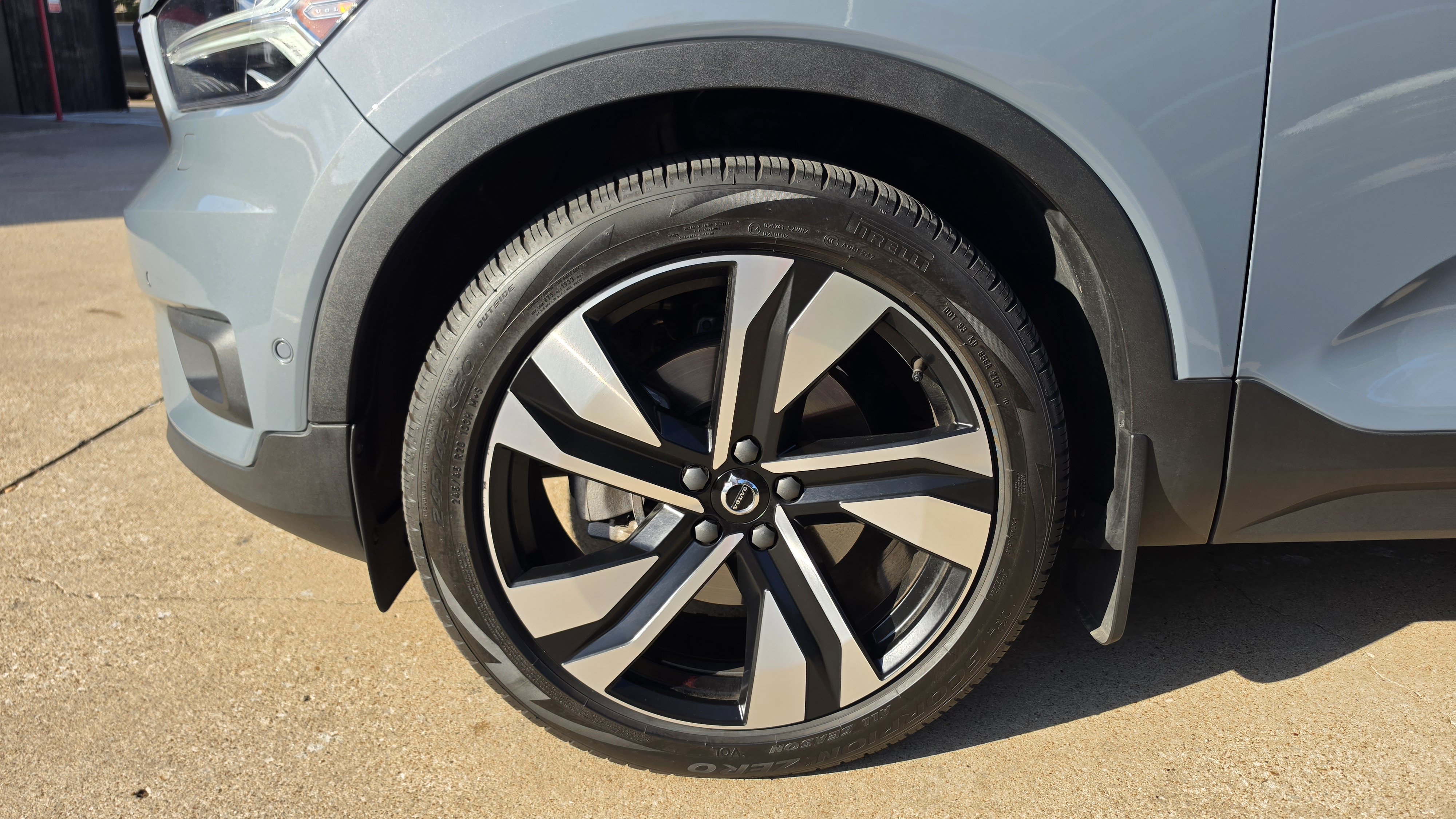 Used 2021 Volvo XC40 T5 R-Design w/ Advanced Package AWD/4WD image 13