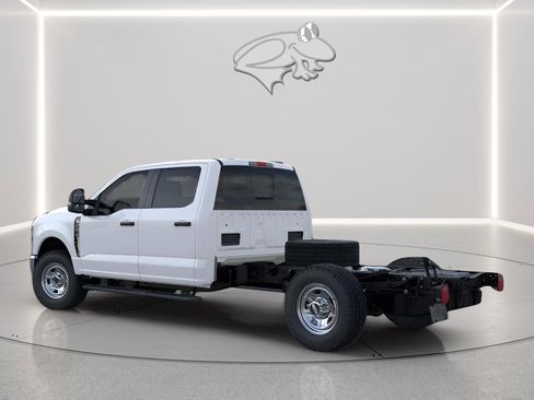 New 2026 Ford F350 XL w/ XL Chrome Package AWD/4WD image 4