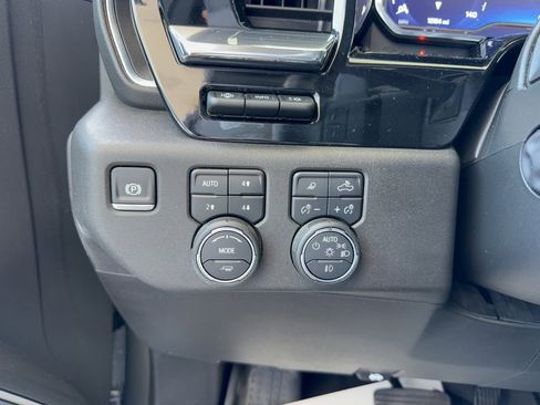 Used 2025 Chevrolet Silverado 1500 High Country AWD/4WD image 28