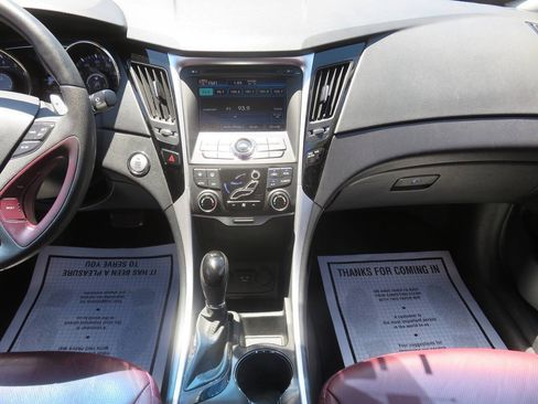 Used 2012 Hyundai Sonata Limited w/ Navigation Pkg FWD image 16