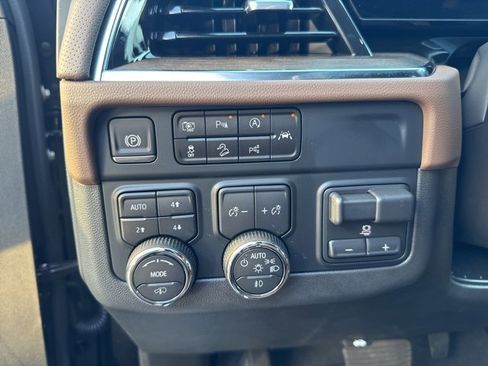 Used 2025 Chevrolet Tahoe High Country image 19