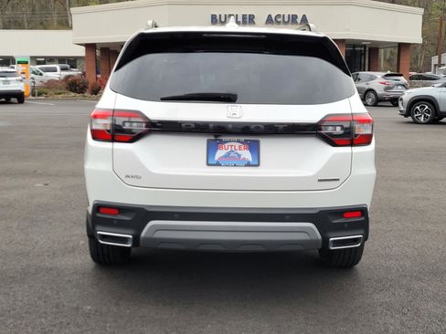 Used 2024 Honda Pilot Touring image 6