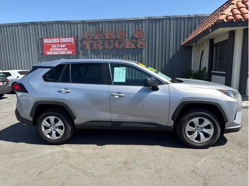 Used 2022 Toyota RAV4 LE FWD image 2