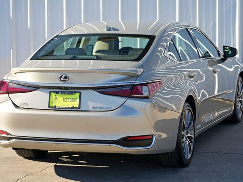 Used 2020 Lexus ES 300h w/ Premium Package image 53