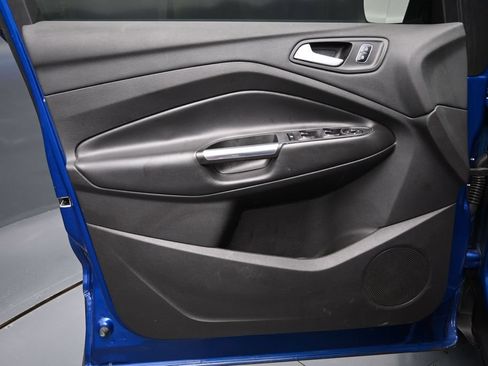 Used 2017 Ford Escape SE w/ Equipment Group 201A FWD image 10