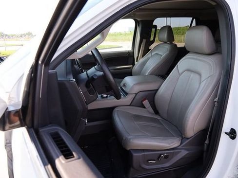 Used 2021 Ford Expedition Limited AWD/4WD image 11