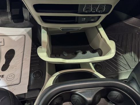 Used 2022 Chrysler Pacifica Touring-L image 21