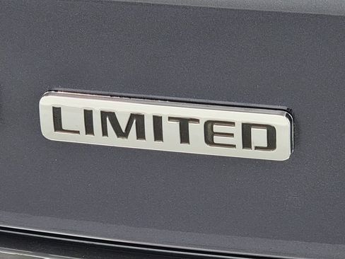 Used 2017 GMC Acadia Limited SLT AWD/4WD image 11