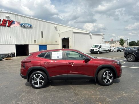 Used 2024 Chevrolet Trax RS w/ Driver Confidence Package FWD image 53