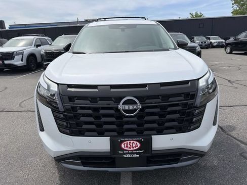 New 2026 Nissan Pathfinder SL w/ SL Premium Package AWD/4WD image 2