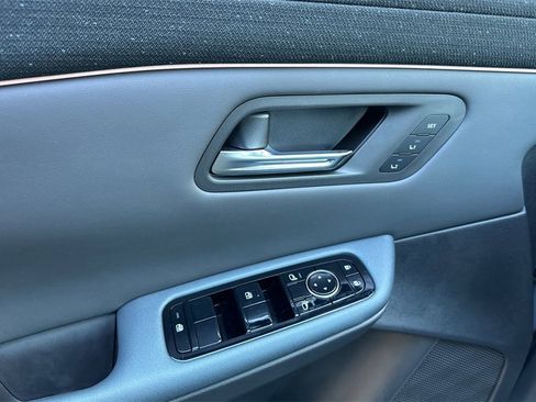 New 2026 Nissan Leaf Platinum+ image 9