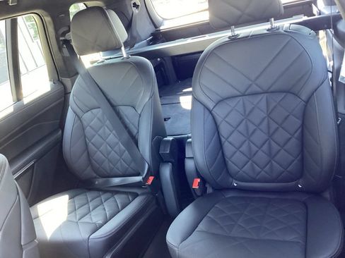 Used 2024 BMW X7 xDrive40i w/ M Sport Package AWD/4WD image 22