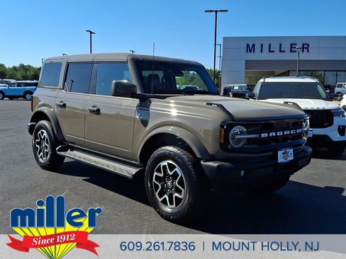Used 2025 Ford Bronco Outer Banks AWD/4WD image 1