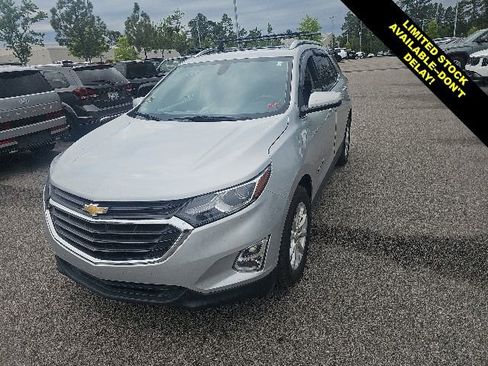 Used 2018 Chevrolet Equinox LT w/ Sun & Infotainment Package FWD image 8