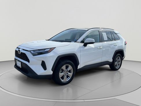 Used 2022 Toyota RAV4 XLE w/ Convenience Package AWD/4WD image 1