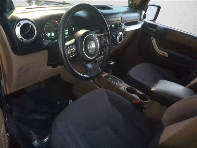 Used 2014 Jeep Wrangler Unlimited Sahara w/ Connectivity Group AWD/4WD image 10