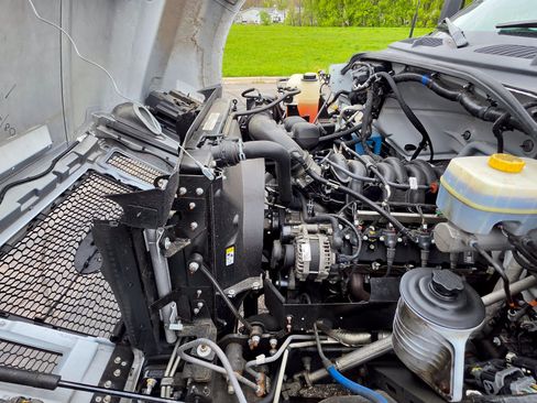 Used 2023 Ford F650 2WD Regular Cab Super Duty image 27