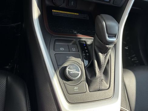 Used 2021 Toyota RAV4 Limited image 22