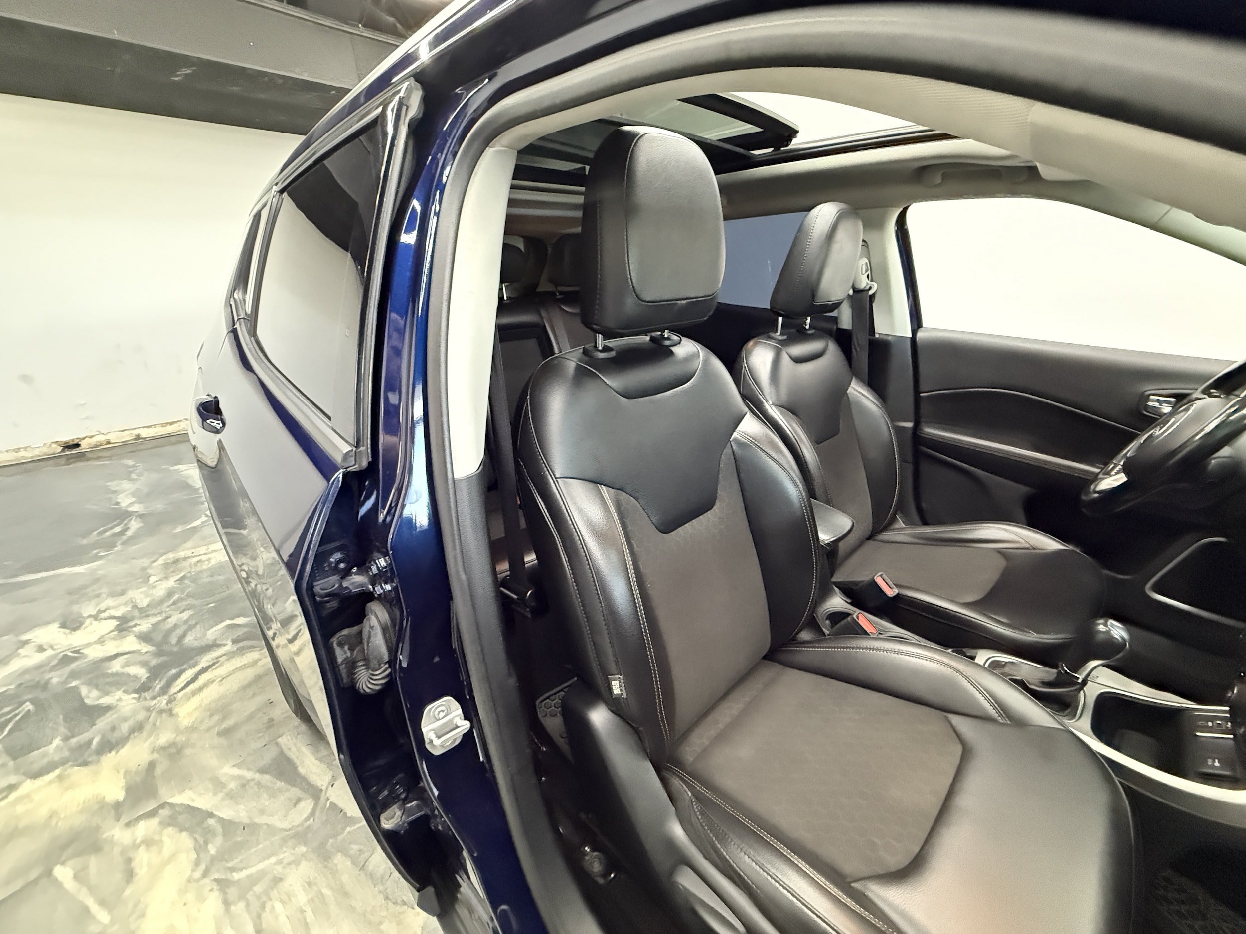 Used 2020 Jeep Compass Latitude FWD image 19
