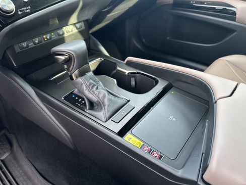 Used 2025 Lexus ES 350 Ultra Luxury w/ Accessory Package (Z2) FWD image 19