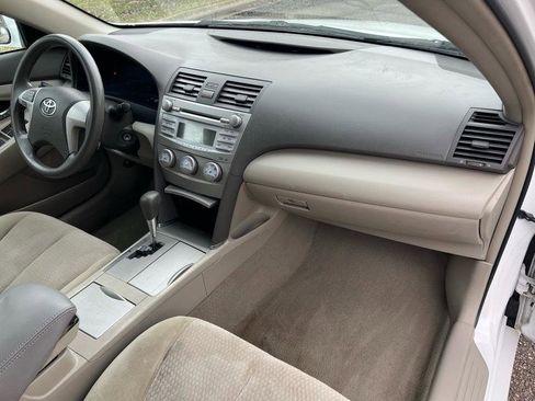 Used 2011 Toyota Camry LE image 13