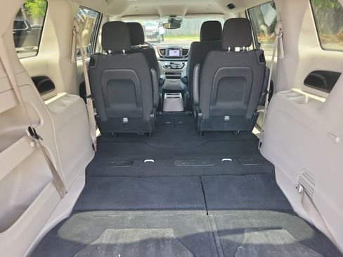 Used 2023 Chrysler Voyager LX FWD image 13