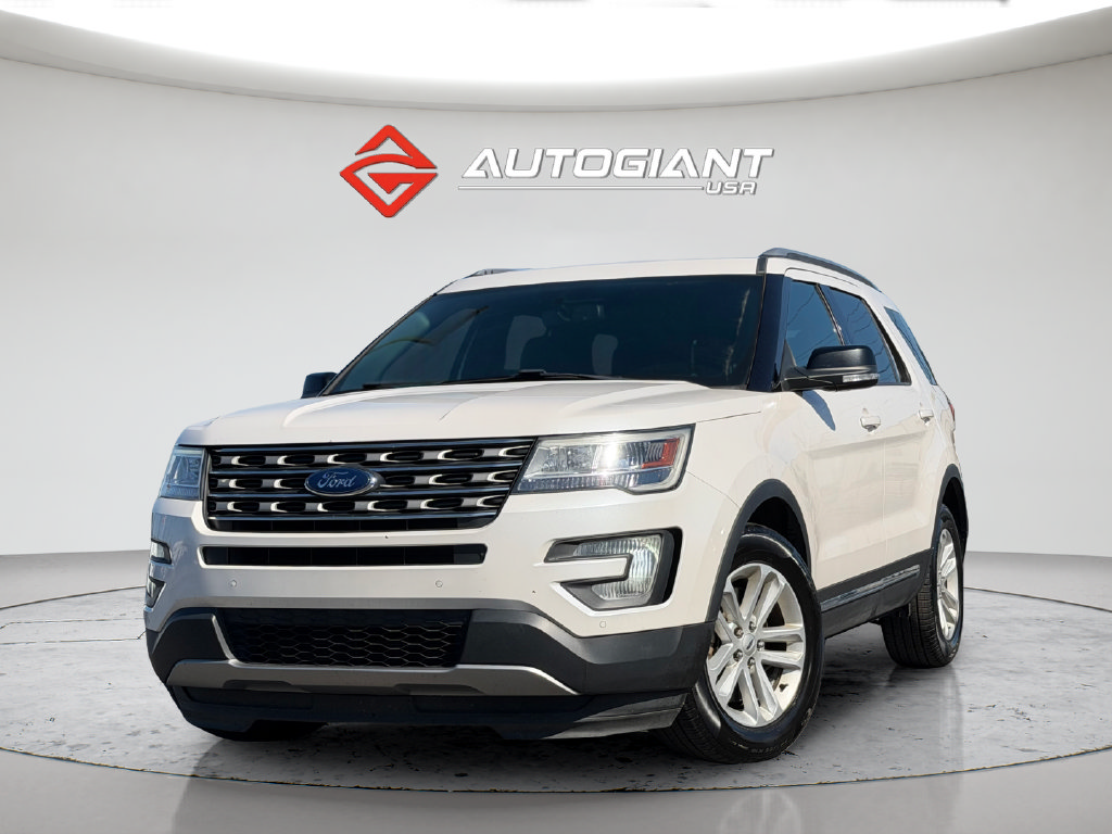 Used 2017 Ford Explorer XLT w/ Equipment Group 202A FWD image 13
