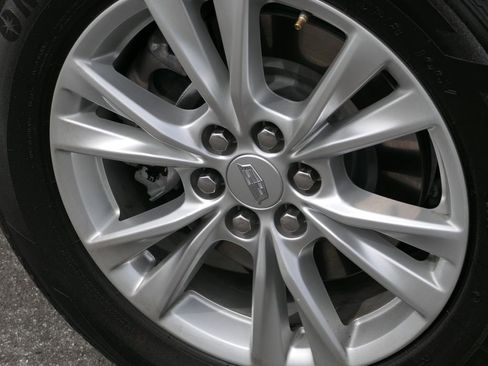 Used 2022 Cadillac XT5 Luxury w/ LPO, Floor Liner Package FWD image 11