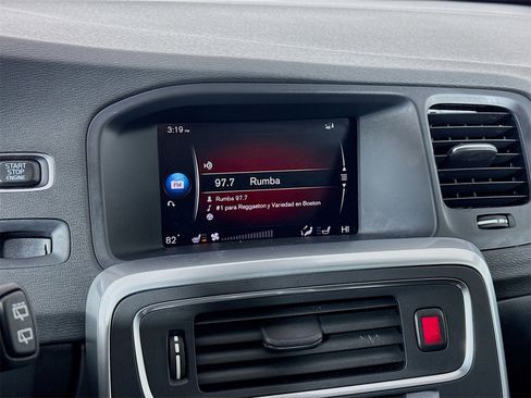 Used 2018 Volvo V60 T5 Dynamic w/ Vision Package image 12