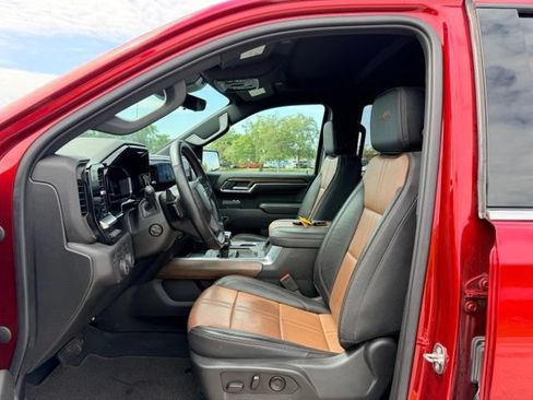 Used 2023 Chevrolet Silverado 1500 High Country w/ Technology Package AWD/4WD image 7