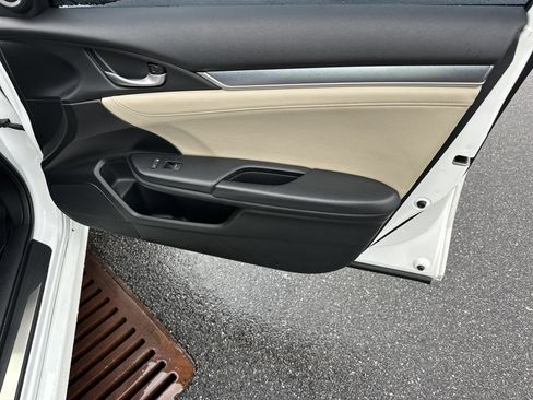 Used 2016 Honda Civic Touring image 15