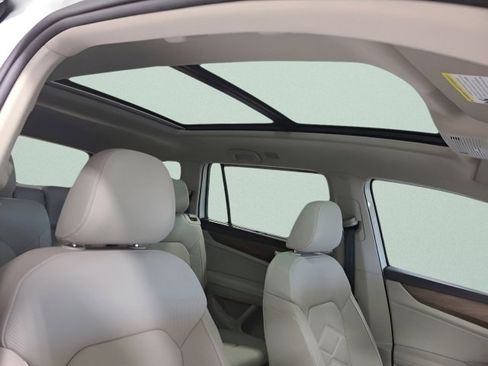 Used 2024 Volkswagen Atlas SE w/ Panoramic Sunroof Package AWD/4WD image 14