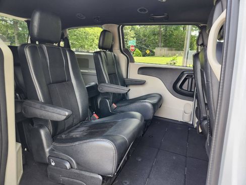 Used 2017 Dodge Grand Caravan SXT FWD image 8