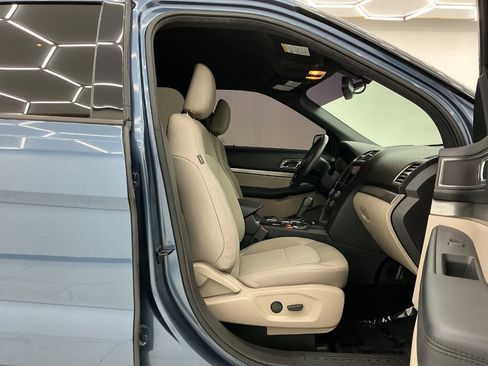 Used 2019 Ford Explorer XLT w/ Equipment Group 201A FWD image 15