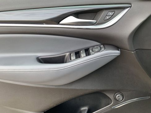 Used 2020 Buick Enclave Essence image 11